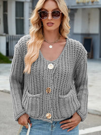 Strickjacke in leichter Ausführung mit V-Ausschnitt und Knopfverschluss