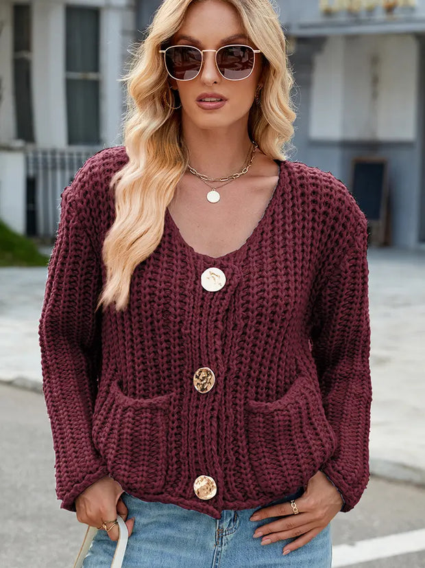 Strickjacke in leichter Ausführung mit V-Ausschnitt und Knopfverschluss