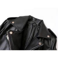 Biker-Lederjacke mit Reißverschlüssen und Gürtel