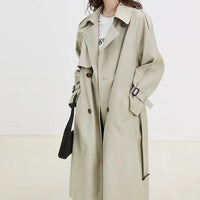 Langer Trenchcoat für Damen mit doppeltem Revers und verstellbarem Gürtel - Maelis