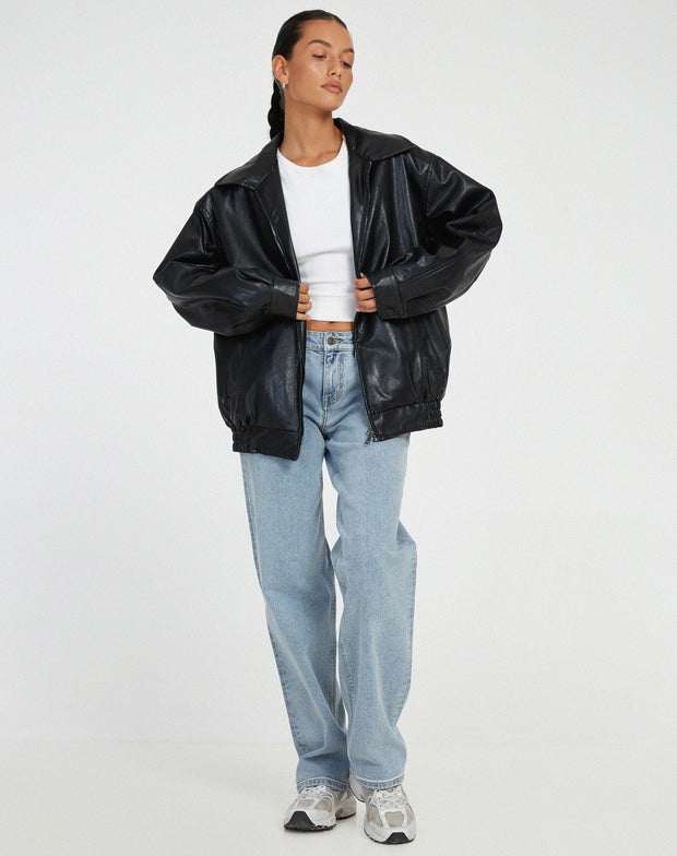 Oversize-Lederjacke mit moderner Linienführung