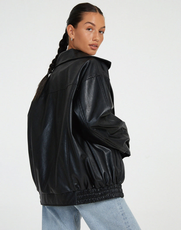 Oversize-Lederjacke mit moderner Linienführung