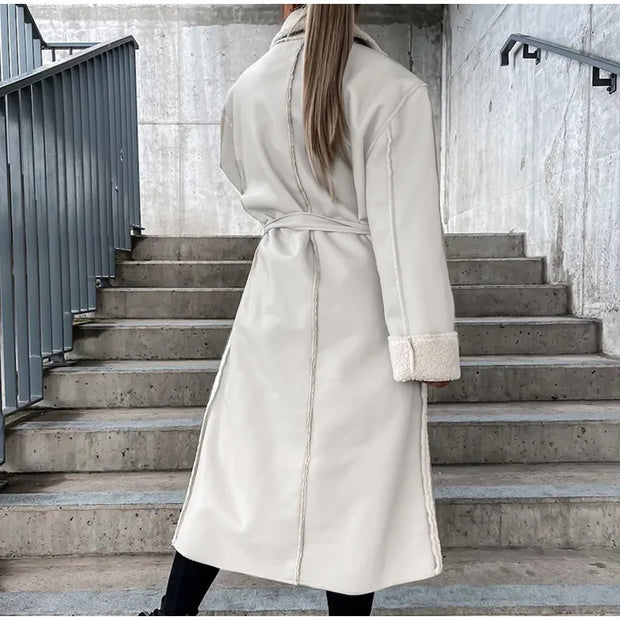 Moderne Lederjacke mit praktischen Taschen