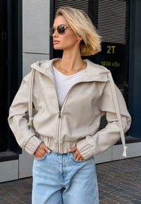 Damenjacke Lederoptik mit Kapuze & Reißverschluss – Nerea