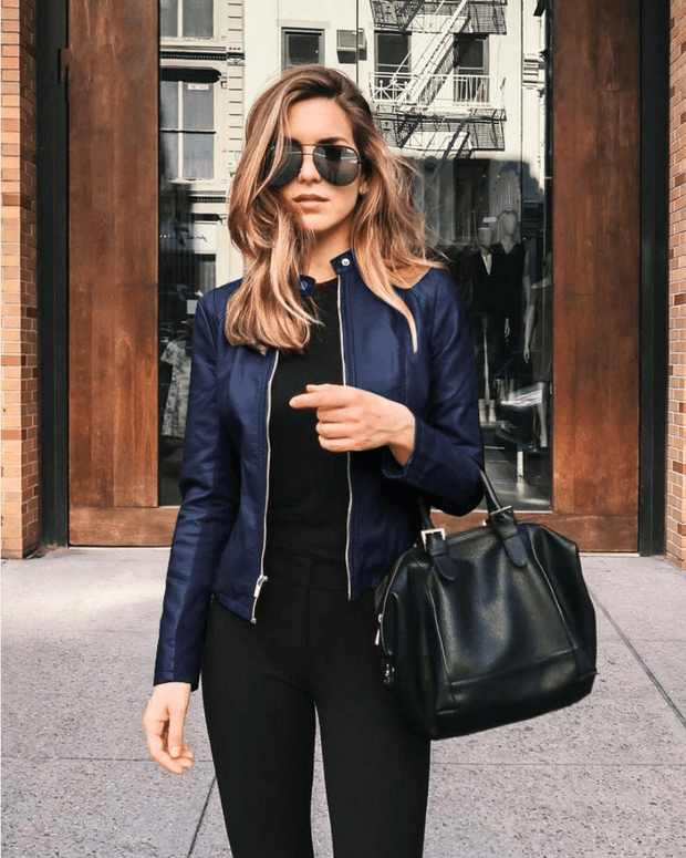 Figurbetonte Lederjacke im lässigen Stil