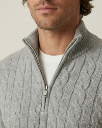 Herrenpullover Halbzip mit Zopfmuster & Stehkragen – Moritz