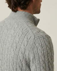 Herrenpullover Halbzip mit Zopfmuster & Stehkragen – Moritz