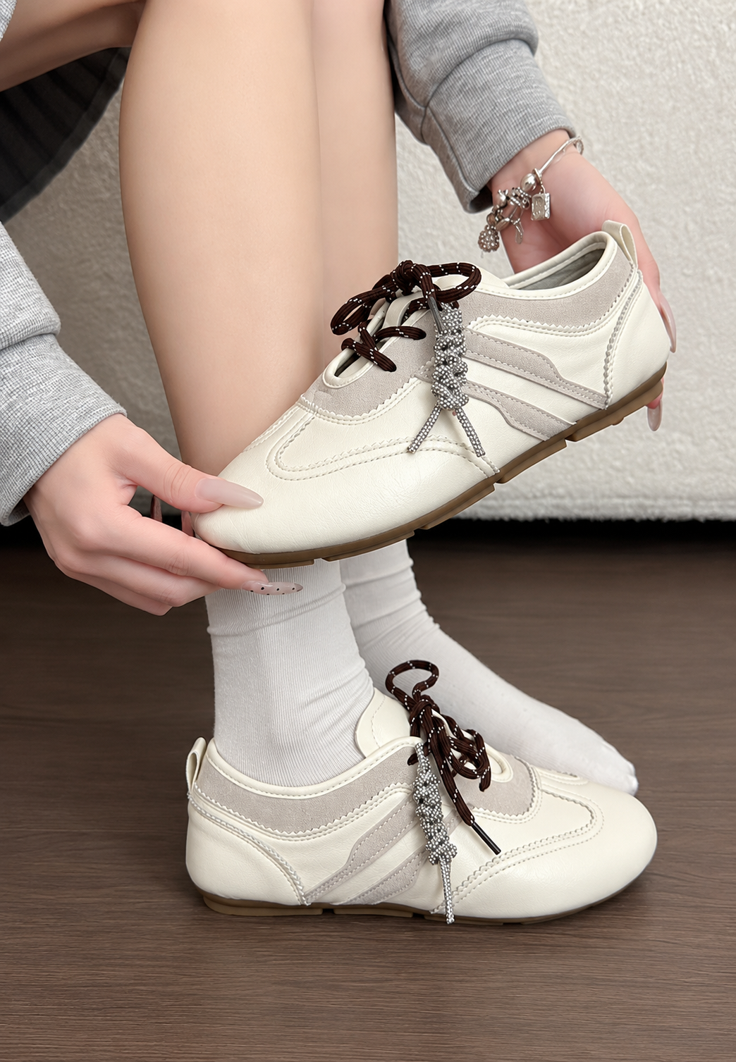 Retro Damenschuhe mit Materialmix & Metallakzenten – Livia